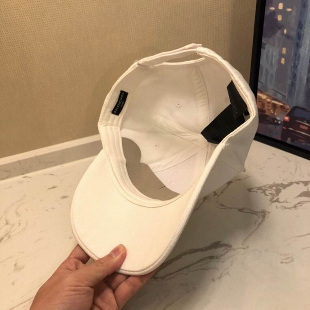 Ba*len*cia*ga hat